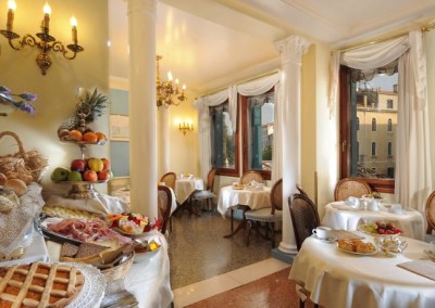 Hotel Arlecchino breakfast -Venice